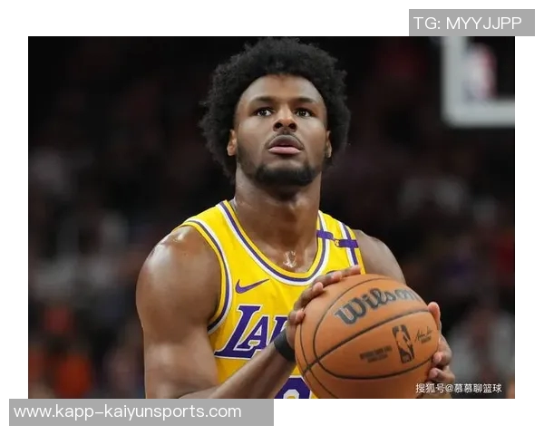 夸梅直言布朗尼在大学表现平平不及部分高中球员的潜力与实力 夸梅直言布朗尼在大学表现平平不及部分高中球员的潜力与实力