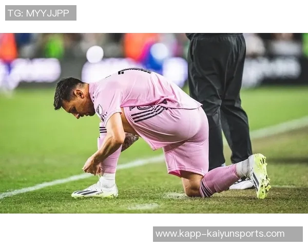 范佩西之子沙奎尔19岁欧联替补登场迎来职业生涯首秀 范佩西之子沙奎尔19岁欧联替补登场迎来职业生涯首秀